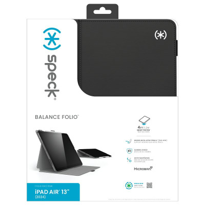 Czarne etui Speck Balance Folio do iPad Air 13 (2024) w opakowaniu, z widocznym tabletem w podstawce, funkcją ochrony aparatu oraz logo Microban.