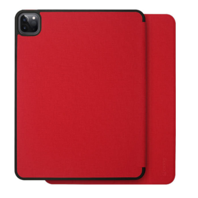 Czerwone etui Crong do iPad Air 11 M3 z wycięciem na wyspę aparatów, widok na tylną część obudowy z subtelnym logotypem marki w prawym dolnym rogu.