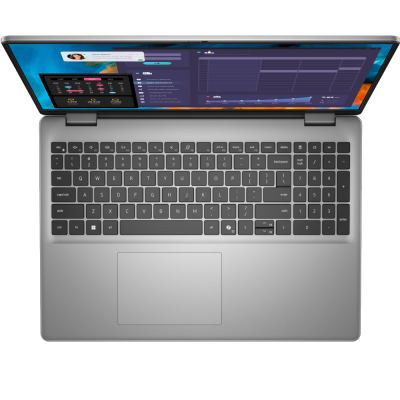 Srebrny laptop Dell Vostro 16 5640 z otwartą klapą, widocznym układem klawiatury wyspowej z blokiem numerycznym, touchpadem oraz ekranem wyświetlającym pulpit.
