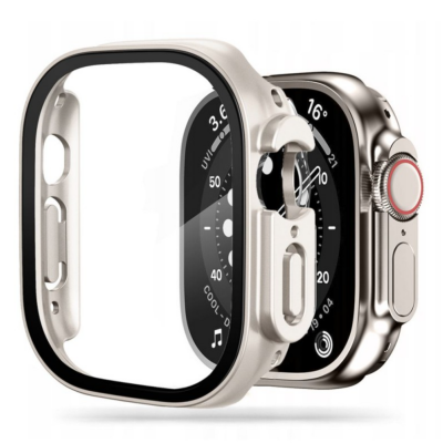 Tytanowe etui ochronne Tech-Protect Defense360 do Apple Watch 49mm z wbudowaną szybką, ukazane w trakcie nakładania na kopertę zegarka z widocznym przyciskiem.