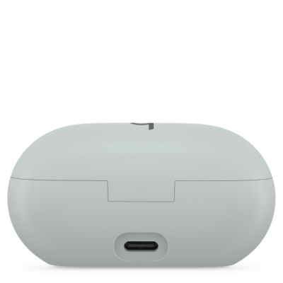 Etui ładujące słuchawek Beats Solo Buds w kolorze storm gray, widok na tylną część obudowy z wyraźnie zaznaczonym portem ładowania USB-C na dole.