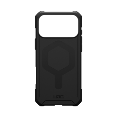 Czarne etui UAG Essential Armor MagSafe do iPhone 17 Pro Max z widocznym wycięciem na aparat oraz logotypem marki na dolnej krawędzi tylnej obudowy.