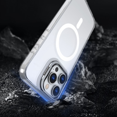 Przezroczyste etui Tech-Protect MagStand z wbudowanym pierścieniem MagSafe do iPhone 16, wyeksponowane na ciemnym, skalistym podłożu z widoczną wyspą aparatów.