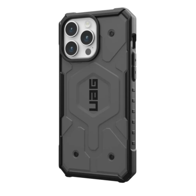 Srebrne etui UAG Pathfinder z MagSafe do iPhone 15 Pro Max, widok na plecki z charakterystycznym heksagonalnym wzorem, logiem UAG i wyspą potrójnego aparatu.