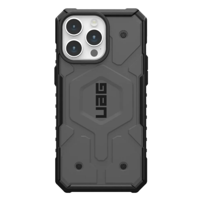 Srebrne etui UAG Pathfinder z MagSafe do iPhone 15 Pro Max, widok na plecki z charakterystycznym heksagonalnym wzorem, logiem UAG i wyspą potrójnego aparatu.