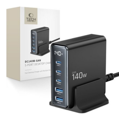 Czarna ładowarka sieciowa Tech-Protect DC140W-GAN z pięcioma portami, stojąca na podstawce obok opakowania z napisem 140W i nazwą modelu na białym tle.