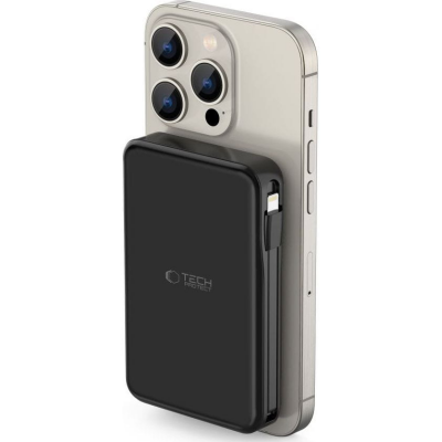 Czarny powerbank magnetyczny Tech-Protect PB31 LifeMag przymocowany do jasnego iPhone'a, widoczny wysunięty wtyk Lightning oraz potrójny aparat smartfona.