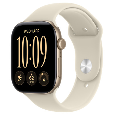 Apple Watch S12 GPS 46 mm w kolorze jasnego złota z piaskowym paskiem sportowym. Widok z boku na kopertę z cyfrową koronką i tarczę z godziną 10:09.